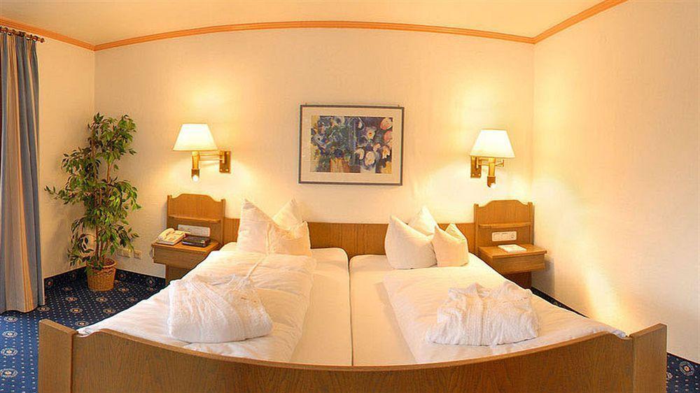 Hotel Rheinischer Hof Гармиш-Партенкирхен Екстериор снимка