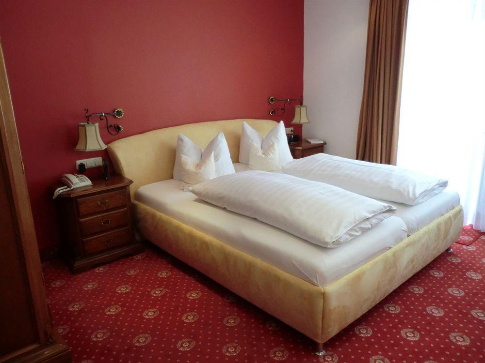Hotel Rheinischer Hof Гармиш-Партенкирхен Екстериор снимка