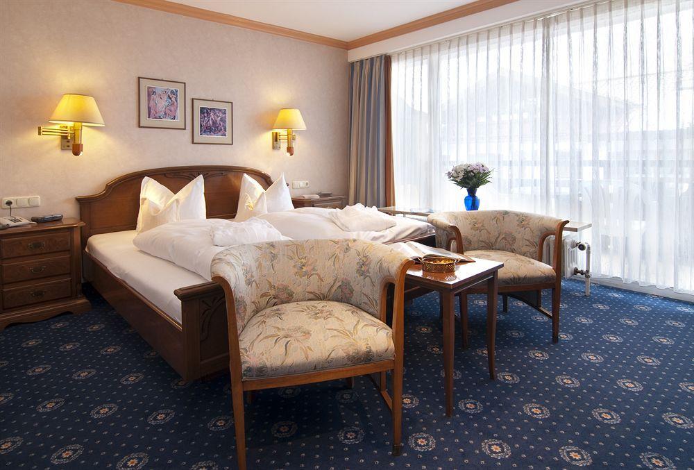 Hotel Rheinischer Hof Гармиш-Партенкирхен Екстериор снимка