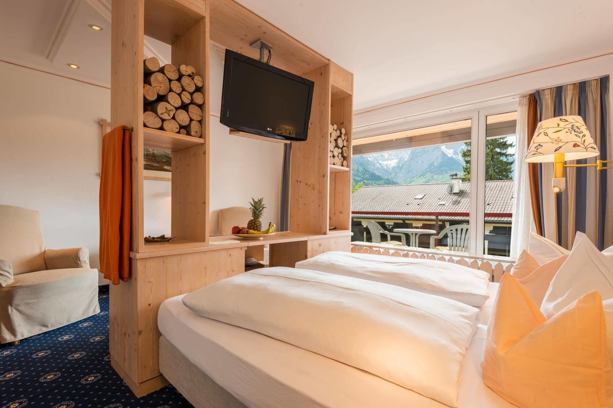 Hotel Rheinischer Hof Гармиш-Партенкирхен Екстериор снимка