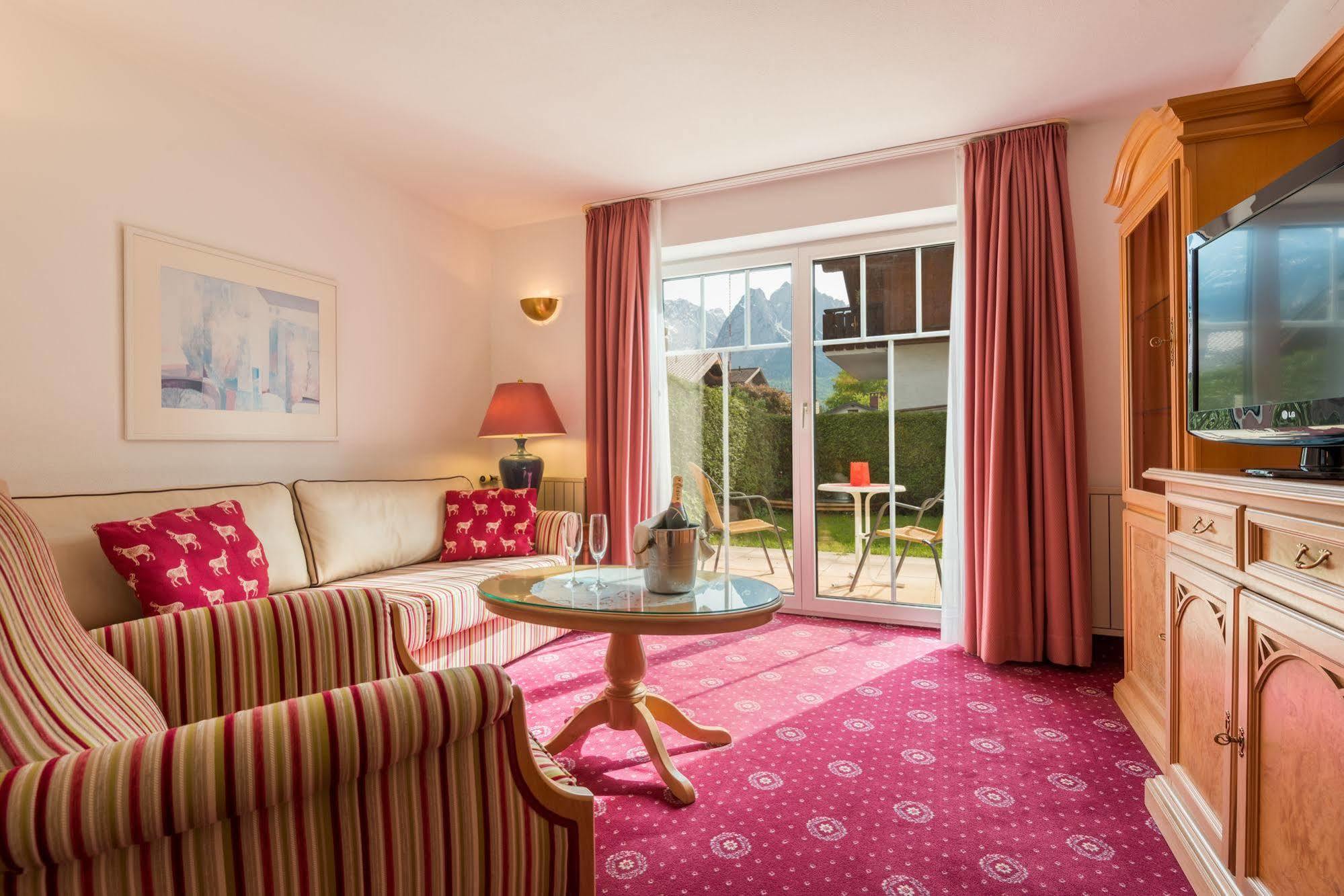 Hotel Rheinischer Hof Гармиш-Партенкирхен Екстериор снимка