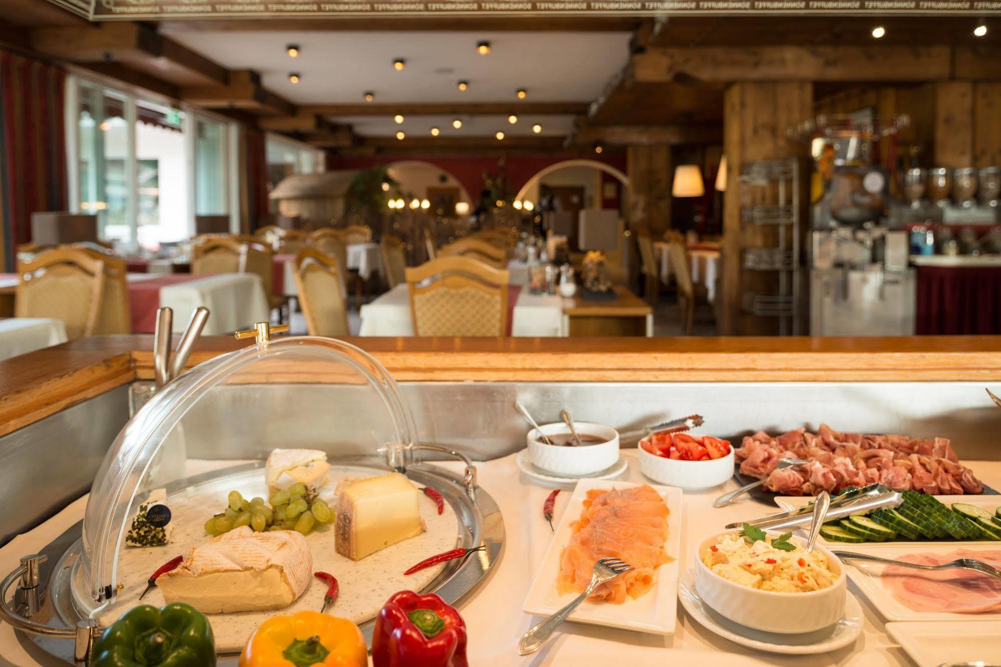 Hotel Rheinischer Hof Гармиш-Партенкирхен Екстериор снимка